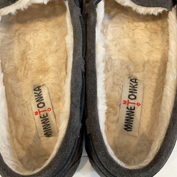 minnetonka® Cally Women's Slippers Dark Gray - Picture 8 of 9
